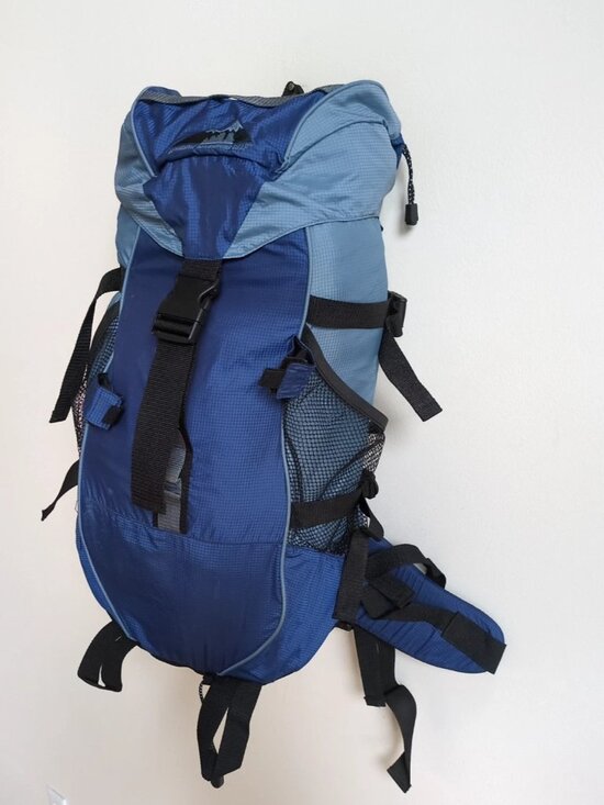 navy blue and rose gold north face backpack – Black/Rose – adidas Real Madrid 11l col-backpackguide The large main compartment Reel:Hatch Iconic 9+